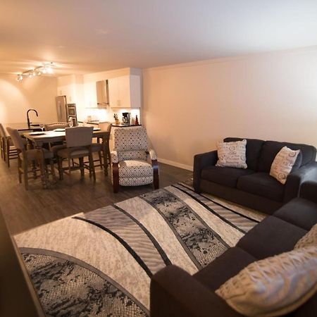 Clipperton Suite By Revelstoke Vacations Exteriör bild