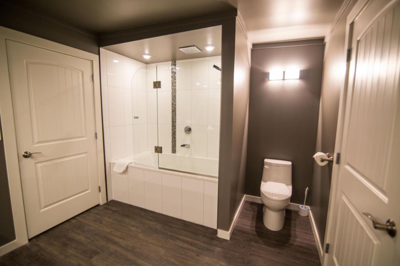 Clipperton Suite By Revelstoke Vacations Exteriör bild