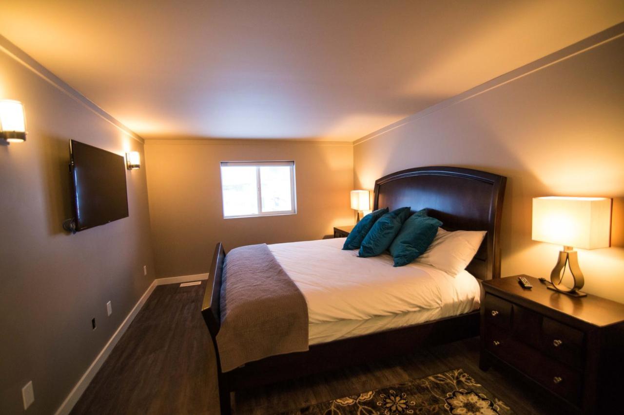 Clipperton Suite By Revelstoke Vacations Exteriör bild