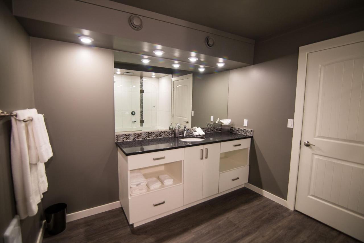 Clipperton Suite By Revelstoke Vacations Exteriör bild